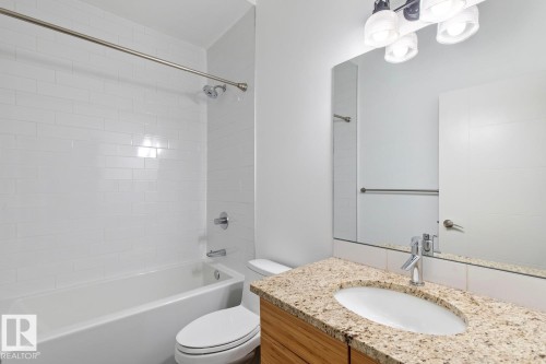 11042 131 Street, Edmonton, AB - Indoor Photo Showing Bathroom