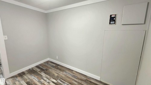 90 Rim Road Nw, Edmonton, AB - Indoor Photo Showing Other Room