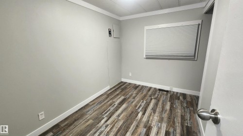 90 Rim Road Nw, Edmonton, AB - Indoor Photo Showing Other Room