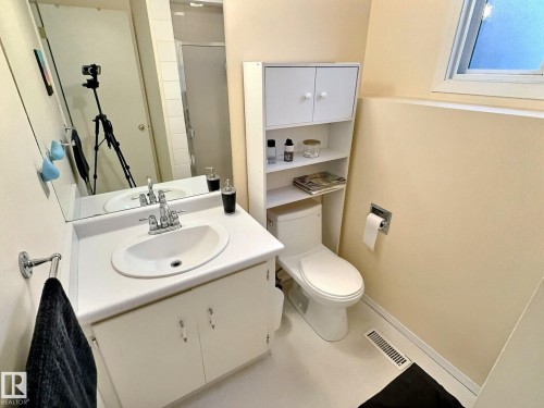 1712 36 Street, Edmonton, AB - Indoor Photo Showing Bathroom