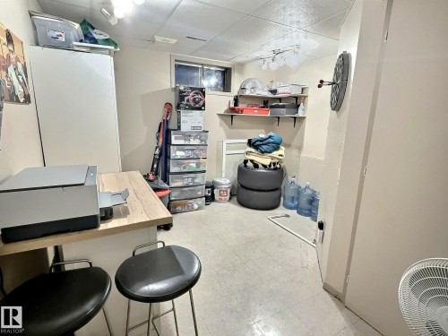 1712 36 Street, Edmonton, AB - Indoor