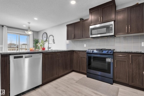 1748 27 Street, Edmonton, AB - Indoor Photo Showing Kitchen With Upgraded Kitchen