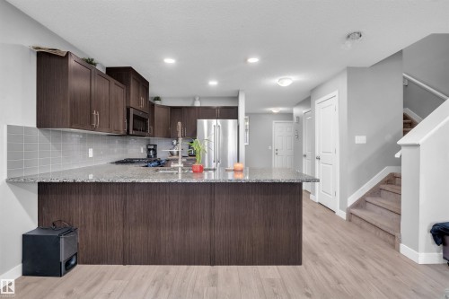 1748 27 Street, Edmonton, AB - Indoor Photo Showing Kitchen With Upgraded Kitchen