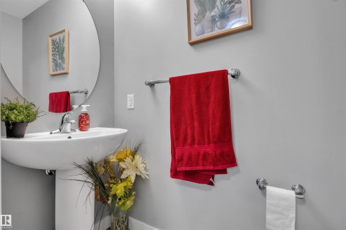 1748 27 Street, Edmonton, AB - Indoor Photo Showing Bathroom