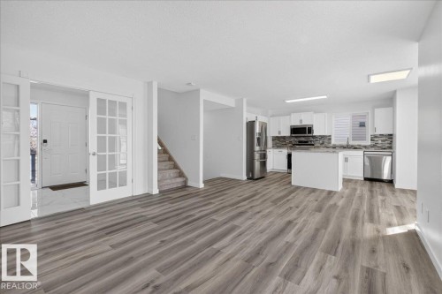 3323 26 Avenue, Edmonton, AB - Indoor Photo Showing Kitchen