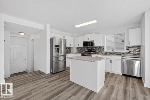 3323 26 Avenue, Edmonton, AB - Indoor Photo Showing Kitchen With Upgraded Kitchen