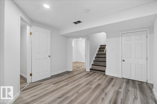 3323 26 Avenue, Edmonton, AB - Indoor Photo Showing Other Room
