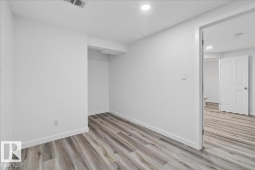 3323 26 Avenue, Edmonton, AB - Indoor Photo Showing Other Room