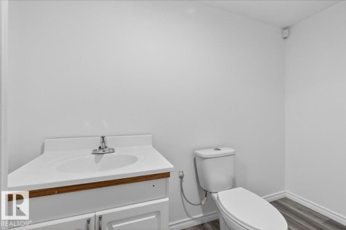 3323 26 Avenue, Edmonton, AB - Indoor Photo Showing Bathroom