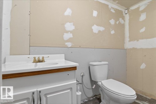 3323 26 Avenue, Edmonton, AB - Indoor Photo Showing Bathroom