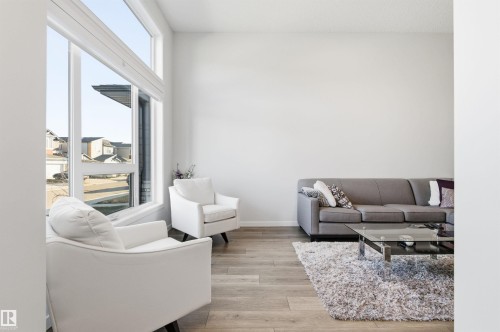 656 35 Street, Edmonton, AB - Indoor Photo Showing Other Room