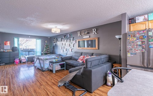 47 10909 106 Street, Edmonton, AB - Indoor Photo Showing Living Room