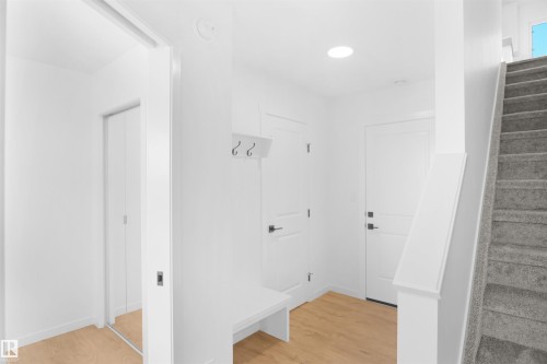 4 29 Airport Road, Edmonton, AB - Indoor Photo Showing Other Room