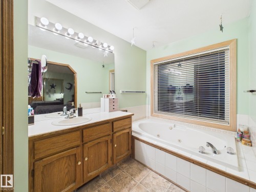 92 Dufferin Street, St. Albert, AB - Indoor Photo Showing Bathroom