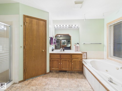 92 Dufferin Street, St. Albert, AB - Indoor Photo Showing Bathroom