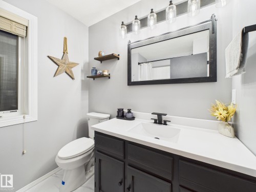 92 Dufferin Street, St. Albert, AB - Indoor Photo Showing Bathroom