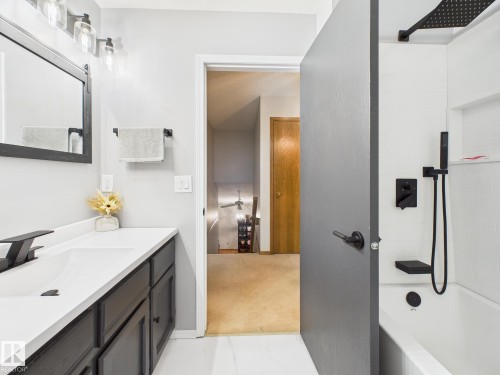 92 Dufferin Street, St. Albert, AB - Indoor Photo Showing Bathroom