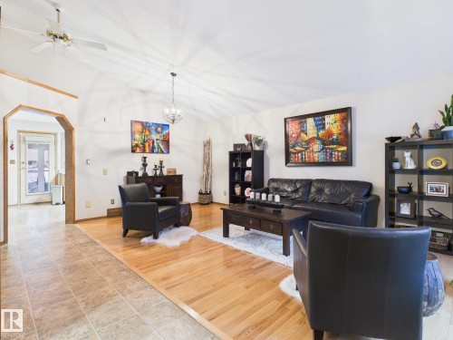 92 Dufferin Street, St. Albert, AB - Indoor