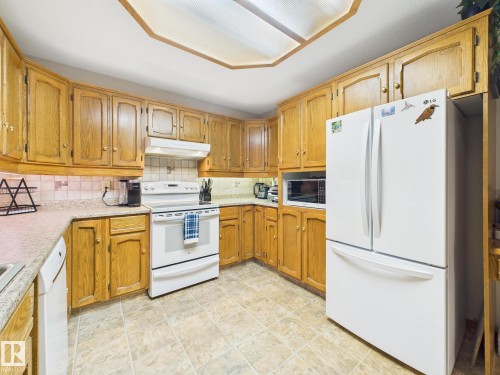 92 Dufferin Street, St. Albert, AB - Indoor Photo Showing Kitchen