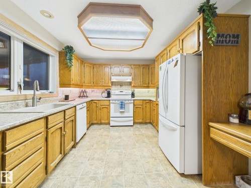 92 Dufferin Street, St. Albert, AB - Indoor Photo Showing Kitchen