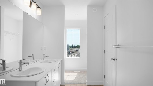 17514 5A Street, Edmonton, AB - Indoor Photo Showing Bathroom