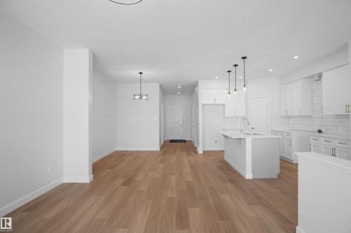 17514 5A Street, Edmonton, AB - Indoor Photo Showing Kitchen With Upgraded Kitchen