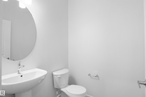 17514 5A Street, Edmonton, AB - Indoor Photo Showing Bathroom