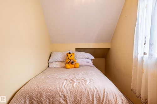 10532 157 Street, Edmonton, AB - Indoor Photo Showing Bedroom