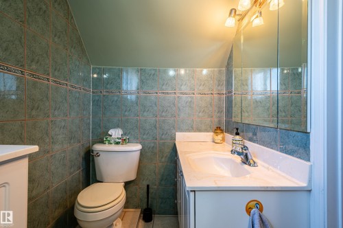 10532 157 Street, Edmonton, AB - Indoor Photo Showing Bathroom