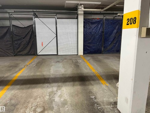 123 6315 135 Avenue, Edmonton, AB - Indoor Photo Showing Garage