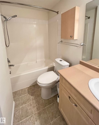 123 6315 135 Avenue, Edmonton, AB - Indoor Photo Showing Bathroom