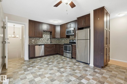 7 Gareth Place, St. Albert, AB - Indoor Photo Showing Kitchen With Stainless Steel Kitchen