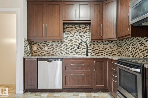 7 Gareth Place, St. Albert, AB - Indoor Photo Showing Kitchen With Upgraded Kitchen