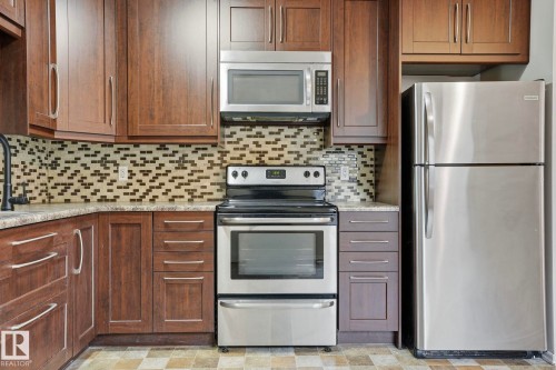 7 Gareth Place, St. Albert, AB - Indoor Photo Showing Kitchen With Stainless Steel Kitchen