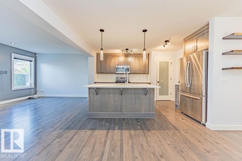 114 Radcliffe Wynd, Fort Saskatchewan, AB - Indoor Photo Showing Kitchen