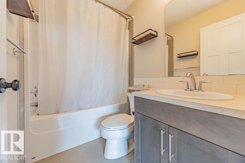 114 Radcliffe Wynd, Fort Saskatchewan, AB - Indoor Photo Showing Bathroom