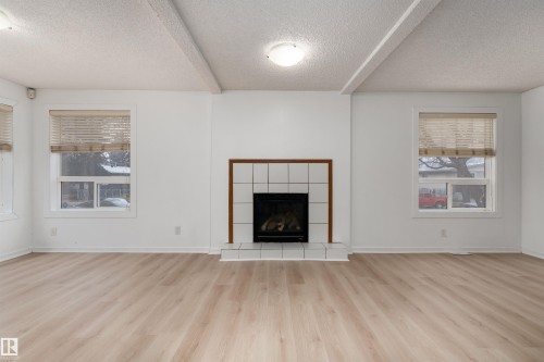 11817 44 Street, Edmonton, AB - Indoor Photo Showing Living Room With Fireplace