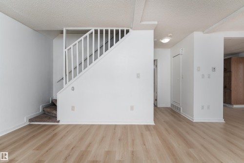 11817 44 Street, Edmonton, AB - Indoor Photo Showing Other Room