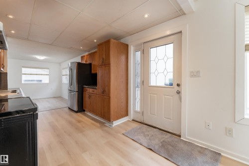 11817 44 Street, Edmonton, AB - Indoor