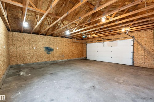 11817 44 Street, Edmonton, AB - Indoor Photo Showing Garage