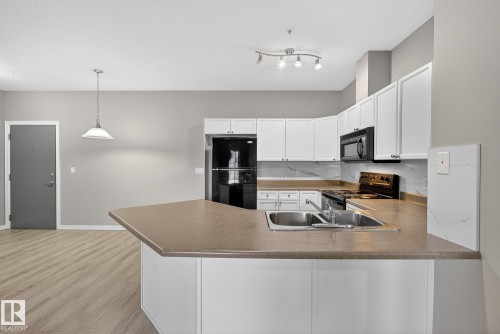 225 226 Macewan Road, Edmonton, AB - Indoor Photo Showing Kitchen With Double Sink