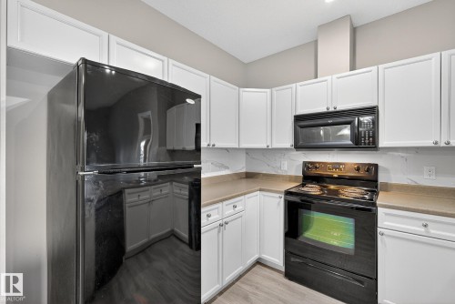 225 226 Macewan Road, Edmonton, AB - Indoor Photo Showing Kitchen