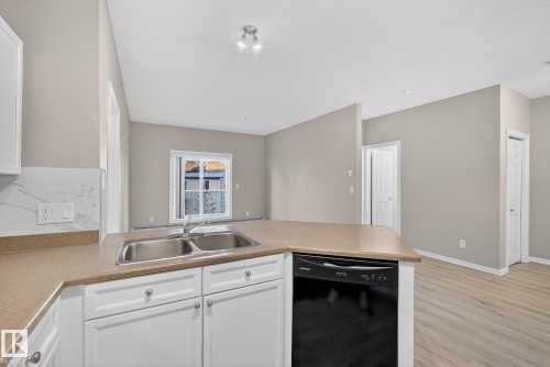 225 226 Macewan Road, Edmonton, AB - Indoor Photo Showing Kitchen With Double Sink