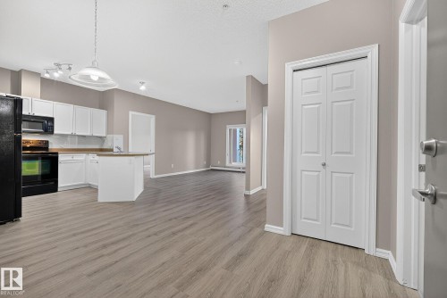 225 226 Macewan Road, Edmonton, AB - Indoor Photo Showing Kitchen