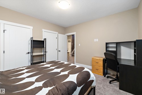 3193 Winspear Crescent, Edmonton, AB - Indoor Photo Showing Bedroom