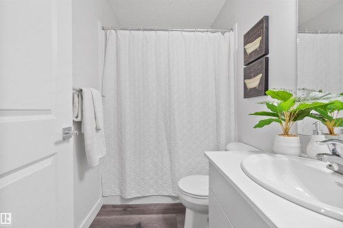 18955 29 Avenue, Edmonton, AB - Indoor Photo Showing Bathroom