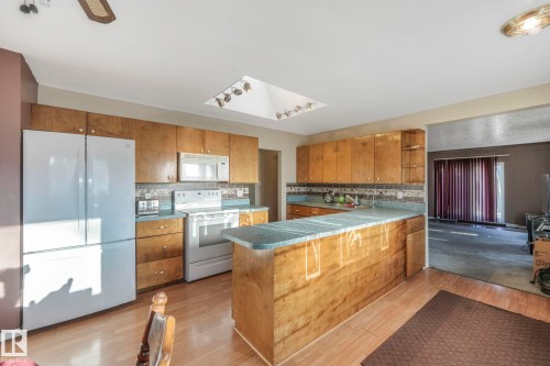 12904 119A Avenue, Edmonton, AB - Indoor Photo Showing Kitchen
