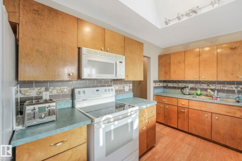 12904 119A Avenue, Edmonton, AB - Indoor Photo Showing Kitchen