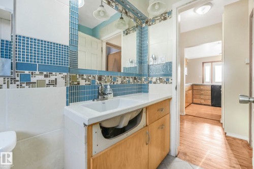 12904 119A Avenue, Edmonton, AB - Indoor Photo Showing Bathroom