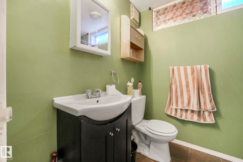 12904 119A Avenue, Edmonton, AB - Indoor Photo Showing Bathroom
